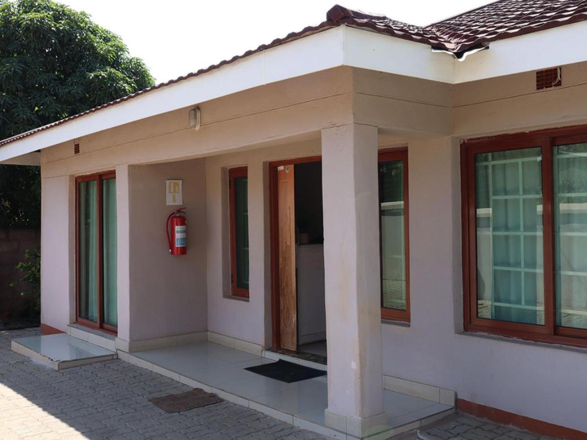 Amariah Guest House Kasane Exterior foto